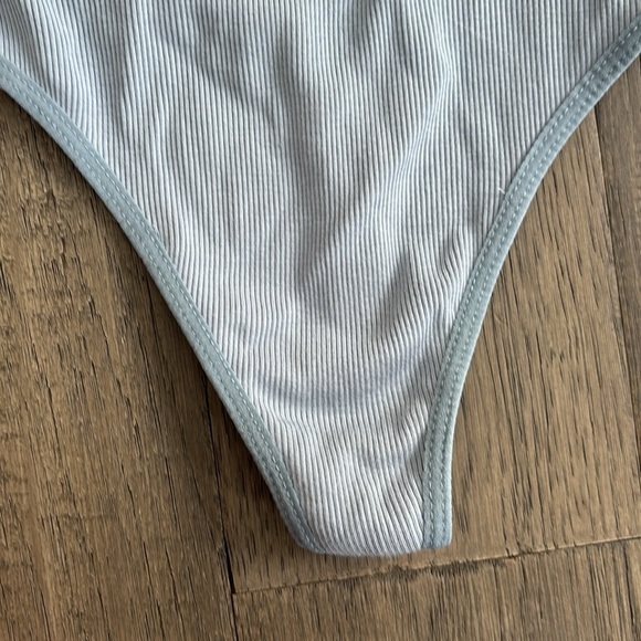 Wilfred | Aritzia light baby blue dannette ruffle sleeve tank bodysuit Size M - Picture 7 of 13